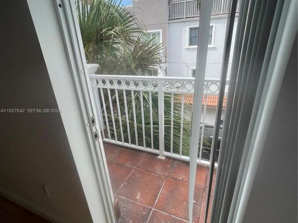 1658 Hayes St 16585, Hollywood FL 33020