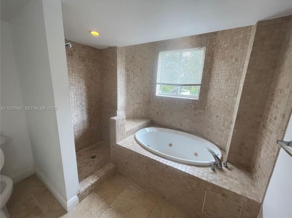 1658 Hayes St 16585, Hollywood FL 33020