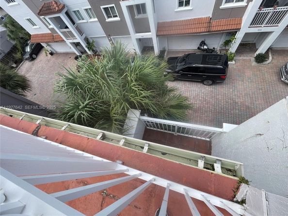 1658 Hayes St 16585, Hollywood FL 33020