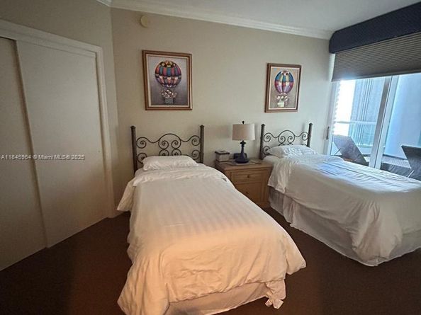 21050 Point Pl 1403, Aventura FL 33180