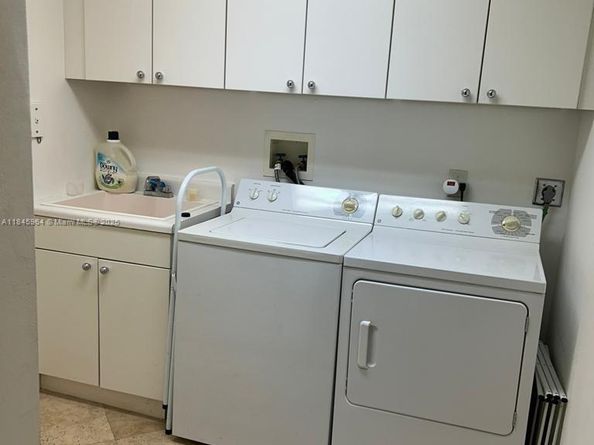 21050 Point Pl 1403, Aventura FL 33180