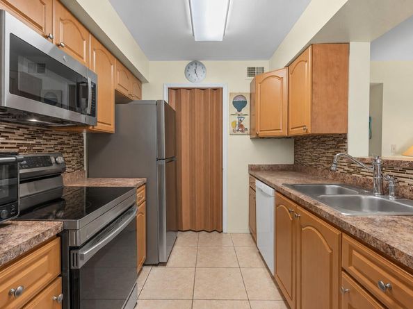 2361 NW 33rd Street 603, Oakland Park FL 33309