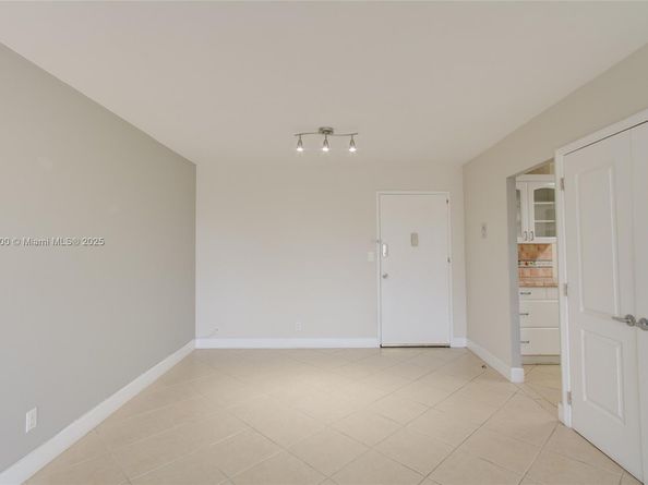 401 Golden Isles Dr 702, Hallandale Beach FL 33009