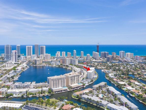 401 Golden Isles Dr 702, Hallandale Beach FL 33009