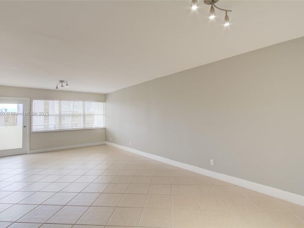 401 Golden Isles Dr 702, Hallandale Beach FL 33009