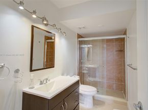 401 Golden Isles Dr 702, Hallandale Beach FL 33009
