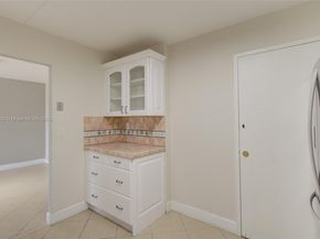 401 Golden Isles Dr 702, Hallandale Beach FL 33009