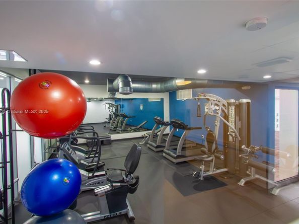 401 Golden Isles Dr 702, Hallandale Beach FL 33009