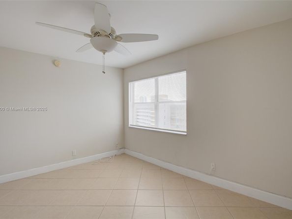 401 Golden Isles Dr 702, Hallandale Beach FL 33009