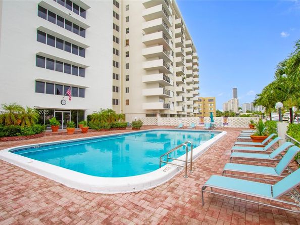 401 Golden Isles Dr 702, Hallandale Beach FL 33009