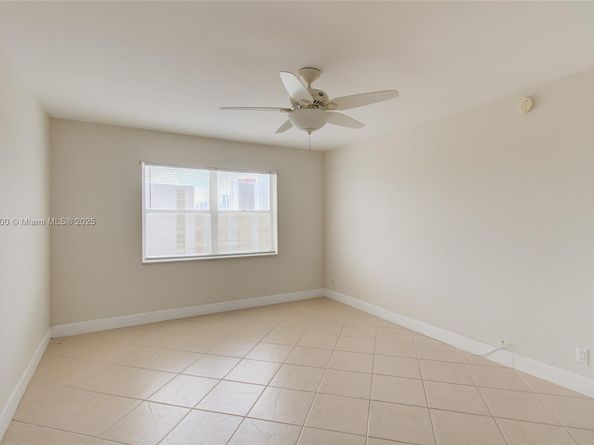 401 Golden Isles Dr 702, Hallandale Beach FL 33009