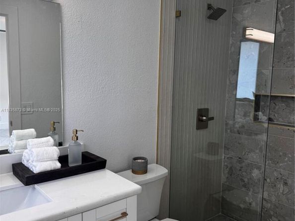 500 NW 7th Ct, Hallandale Beach FL 33009