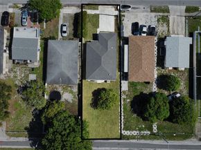 500 NW 7th Ct, Hallandale Beach FL 33009