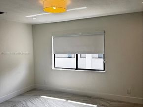 500 NW 7th Ct, Hallandale Beach FL 33009