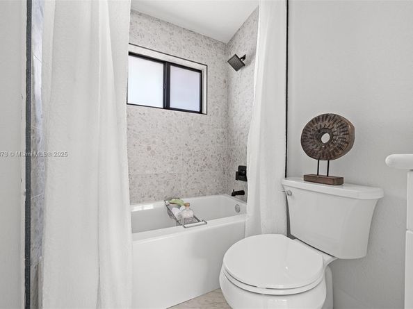 500 NW 7th Ct, Hallandale Beach FL 33009