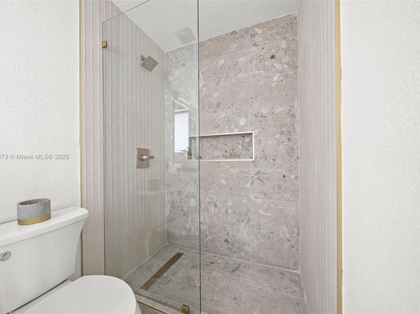 500 NW 7th Ct, Hallandale Beach FL 33009