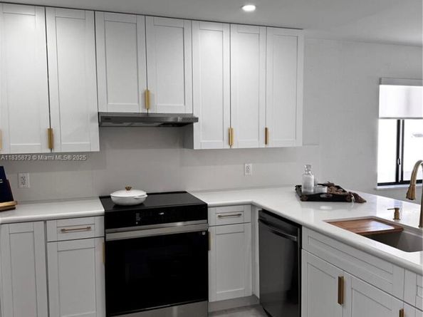 500 NW 7th Ct, Hallandale Beach FL 33009