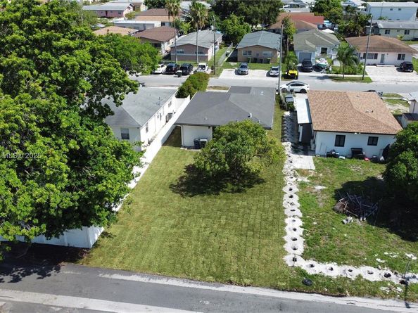 500 NW 7th Ct, Hallandale Beach FL 33009