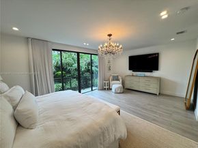 6824 SW 80th St, Miami FL 33143