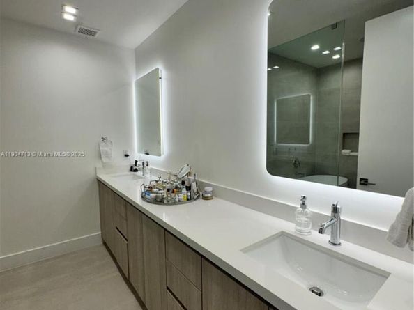 6824 SW 80th St, Miami FL 33143