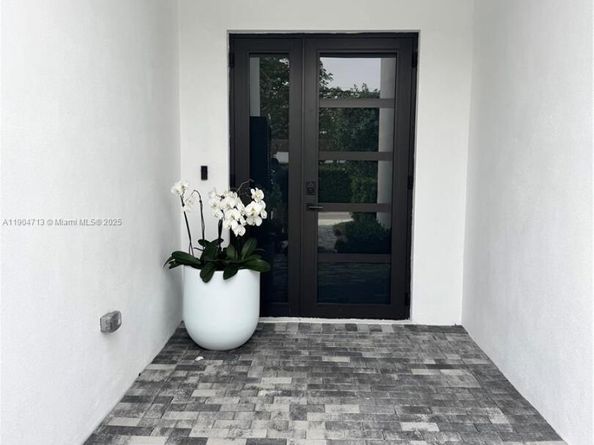 6824 SW 80th St, Miami FL 33143