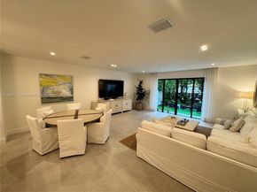 6824 SW 80th St, Miami FL 33143