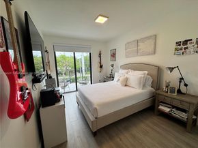 6824 SW 80th St, Miami FL 33143