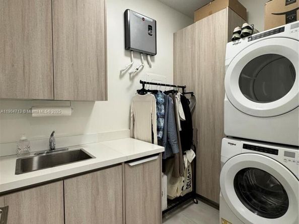 6824 SW 80th St, Miami FL 33143