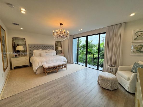 6824 SW 80th St, Miami FL 33143