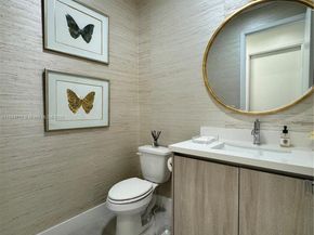 6824 SW 80th St, Miami FL 33143