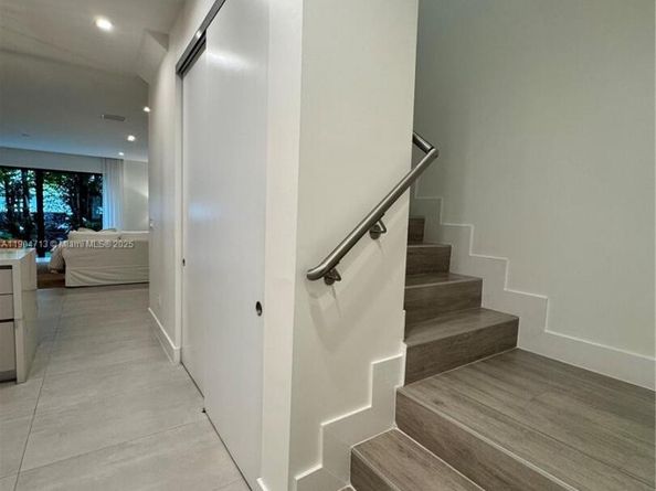 6824 SW 80th St, Miami FL 33143