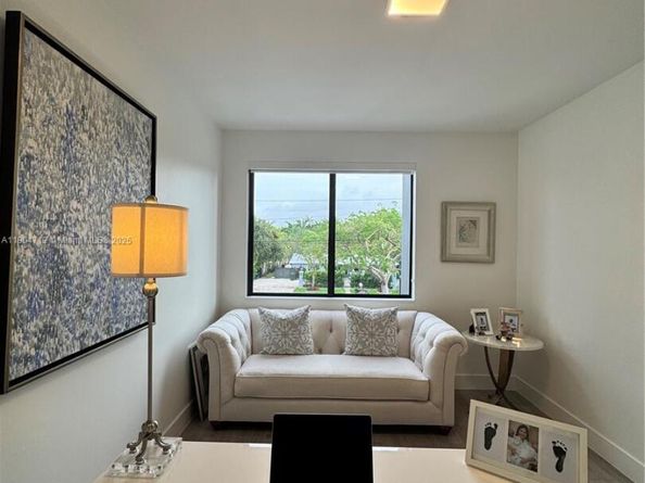 6824 SW 80th St, Miami FL 33143