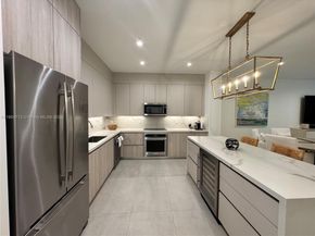 6824 SW 80th St, Miami FL 33143