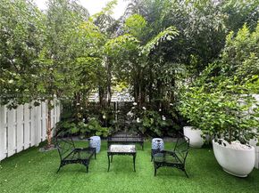 6824 SW 80th St, Miami FL 33143