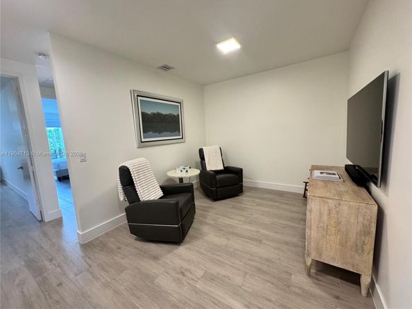 6824 SW 80th St, Miami FL 33143