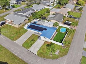 1101 NW 86th Ter, Pembroke Pines FL 33024