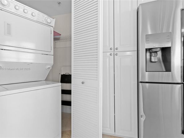 848 Brickell Key Dr 2502, Miami FL 33131