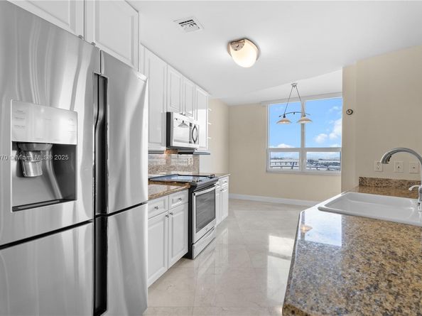 848 Brickell Key Dr 2502, Miami FL 33131