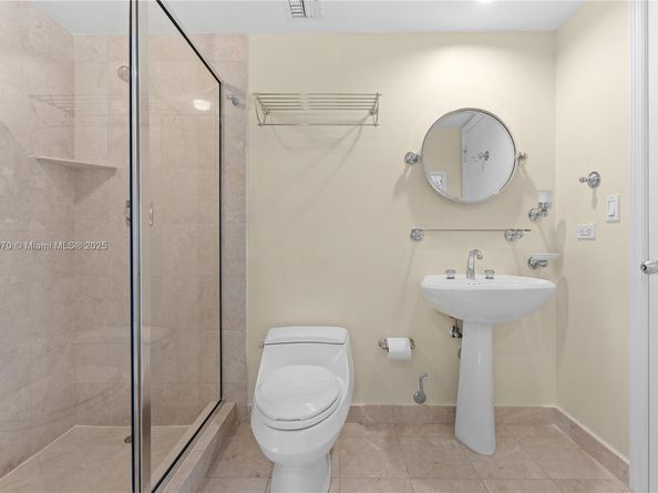 848 Brickell Key Dr 2502, Miami FL 33131