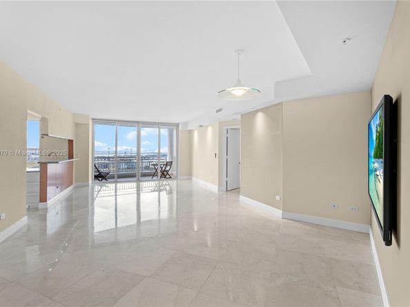 848 Brickell Key Dr 2502, Miami FL 33131