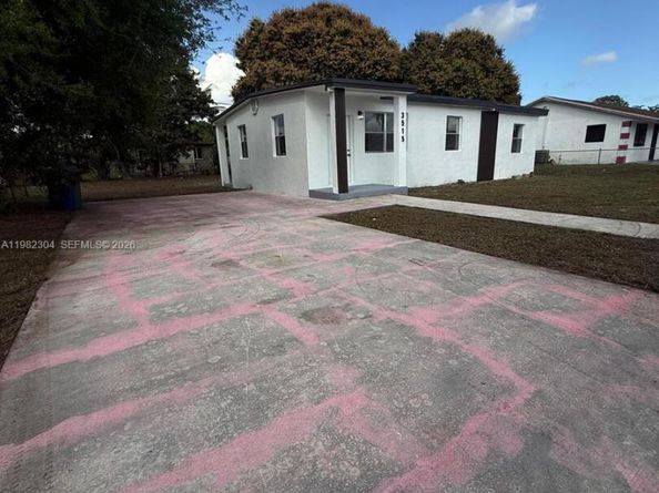 3515 NW 213th St, Miami Gardens FL 33056