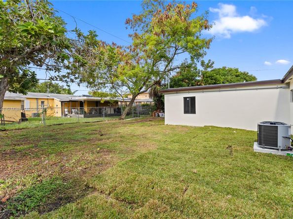 15920 NW 17th Ct, Miami Gardens FL 33054