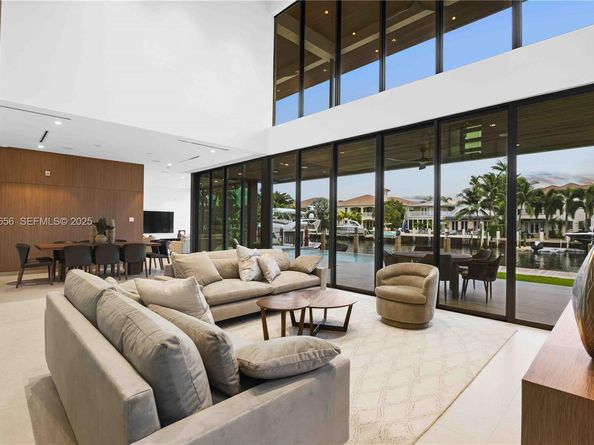 1537 SE 13th St, Fort Lauderdale FL 33316