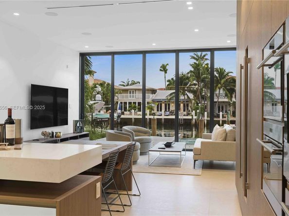 1537 SE 13th St, Fort Lauderdale FL 33316