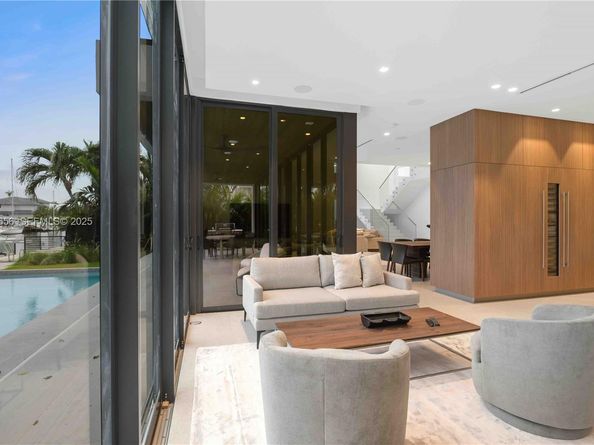 1537 SE 13th St, Fort Lauderdale FL 33316