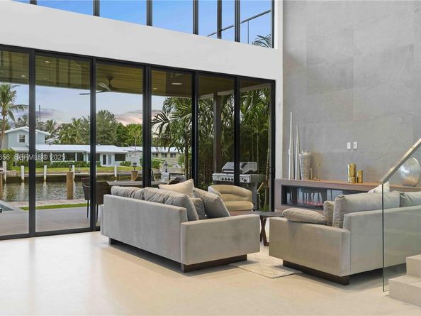 1537 SE 13th St, Fort Lauderdale FL 33316