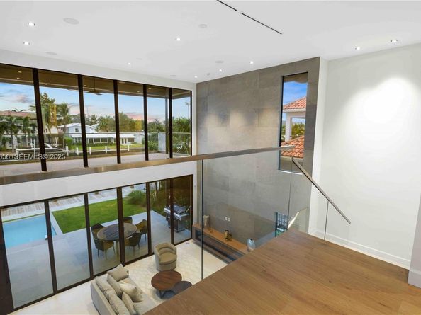 1537 SE 13th St, Fort Lauderdale FL 33316