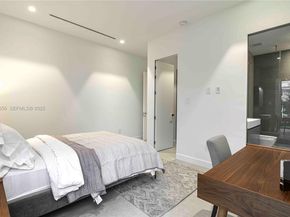 1537 SE 13th St, Fort Lauderdale FL 33316