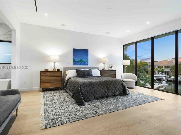 1537 SE 13th St, Fort Lauderdale FL 33316