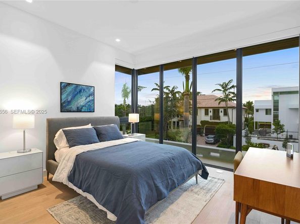 1537 SE 13th St, Fort Lauderdale FL 33316